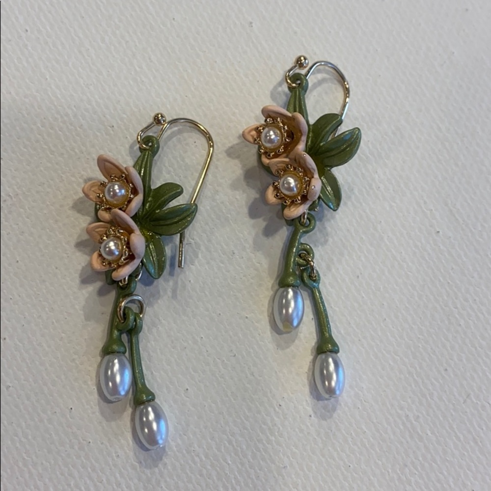 Pretty nice earrings 🍄🍄